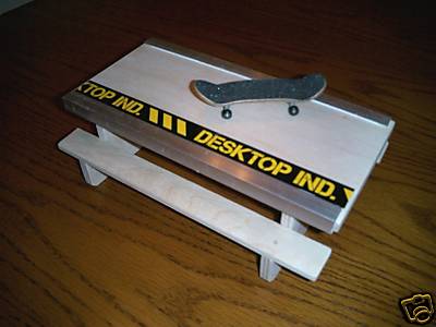 Desktop Ind. Fingerboard Picnic Table Tech Deck